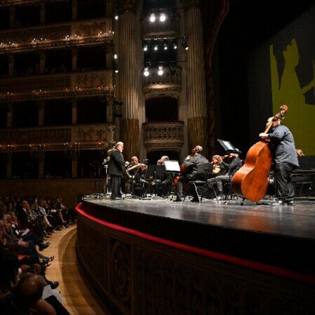 Enzo Amato chitarrista, compositore , direttore d'orchestra Enzo Amato chitarrista, compositore , direttore d'orchestra